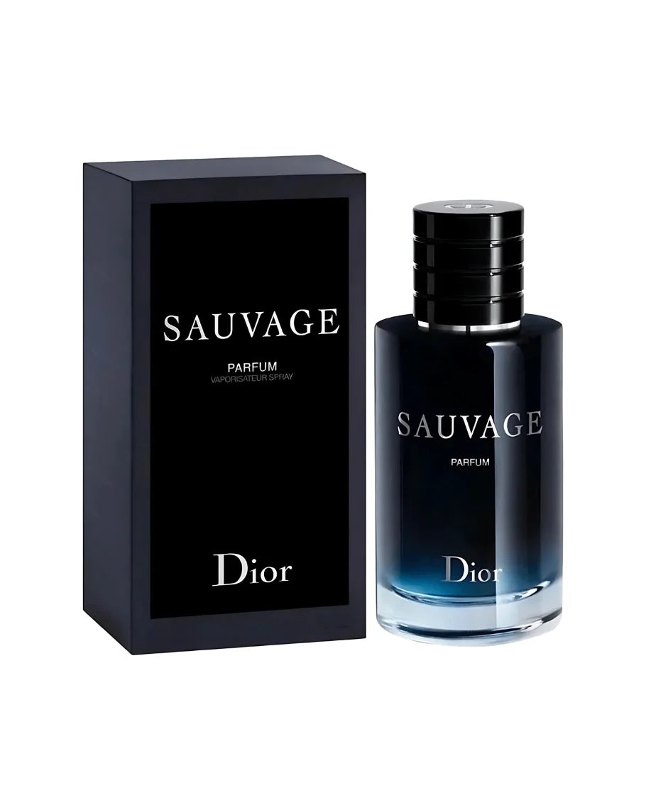 Frasco de perfume Christian Dior Sauvage Parfum de 100 ml para hombre junto a su caja negra sobre fondo blanco.