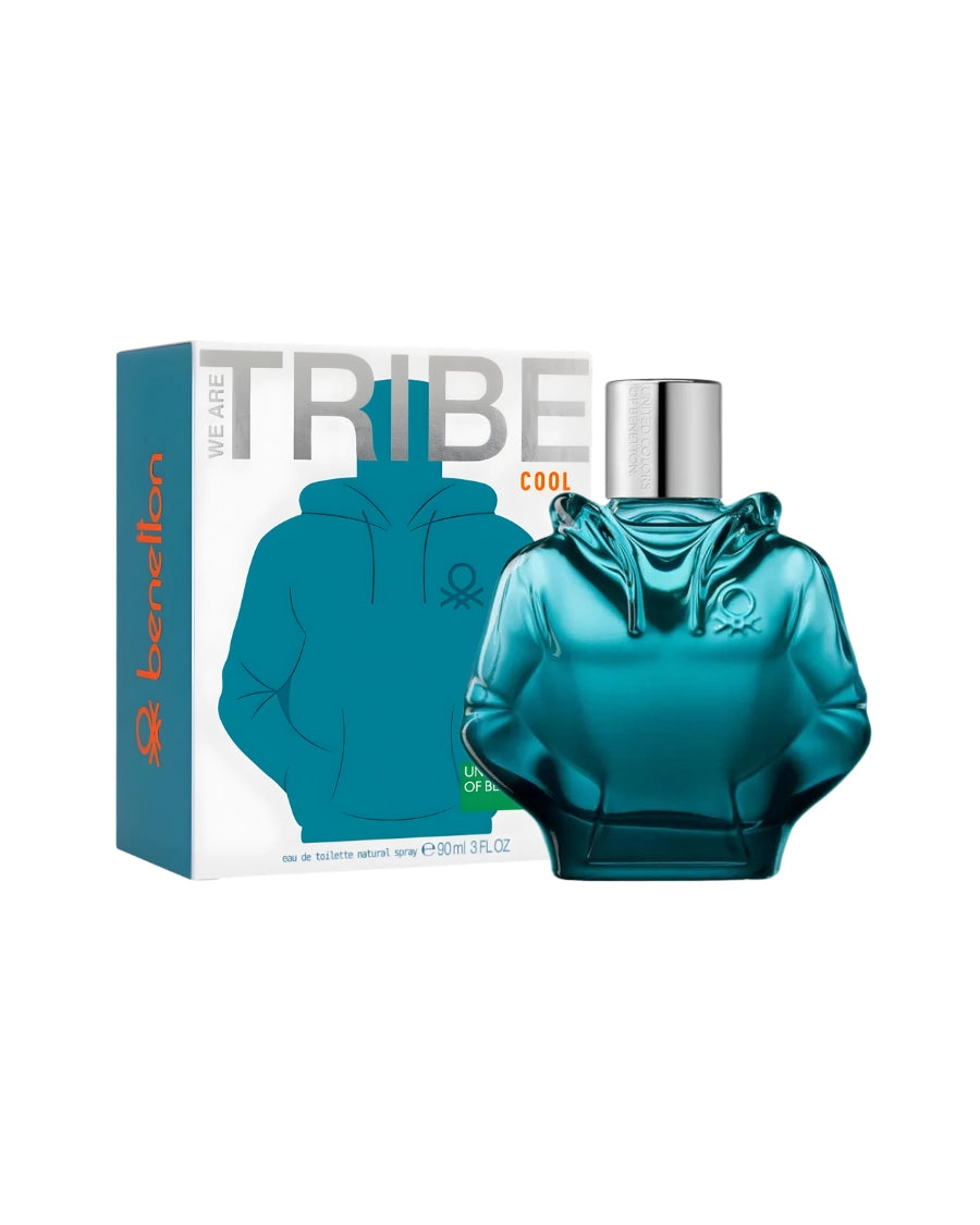Perfume Benetton We Are Tribe Cool de 90 ml con frasco azul en forma de sudadera y su caja blanca.