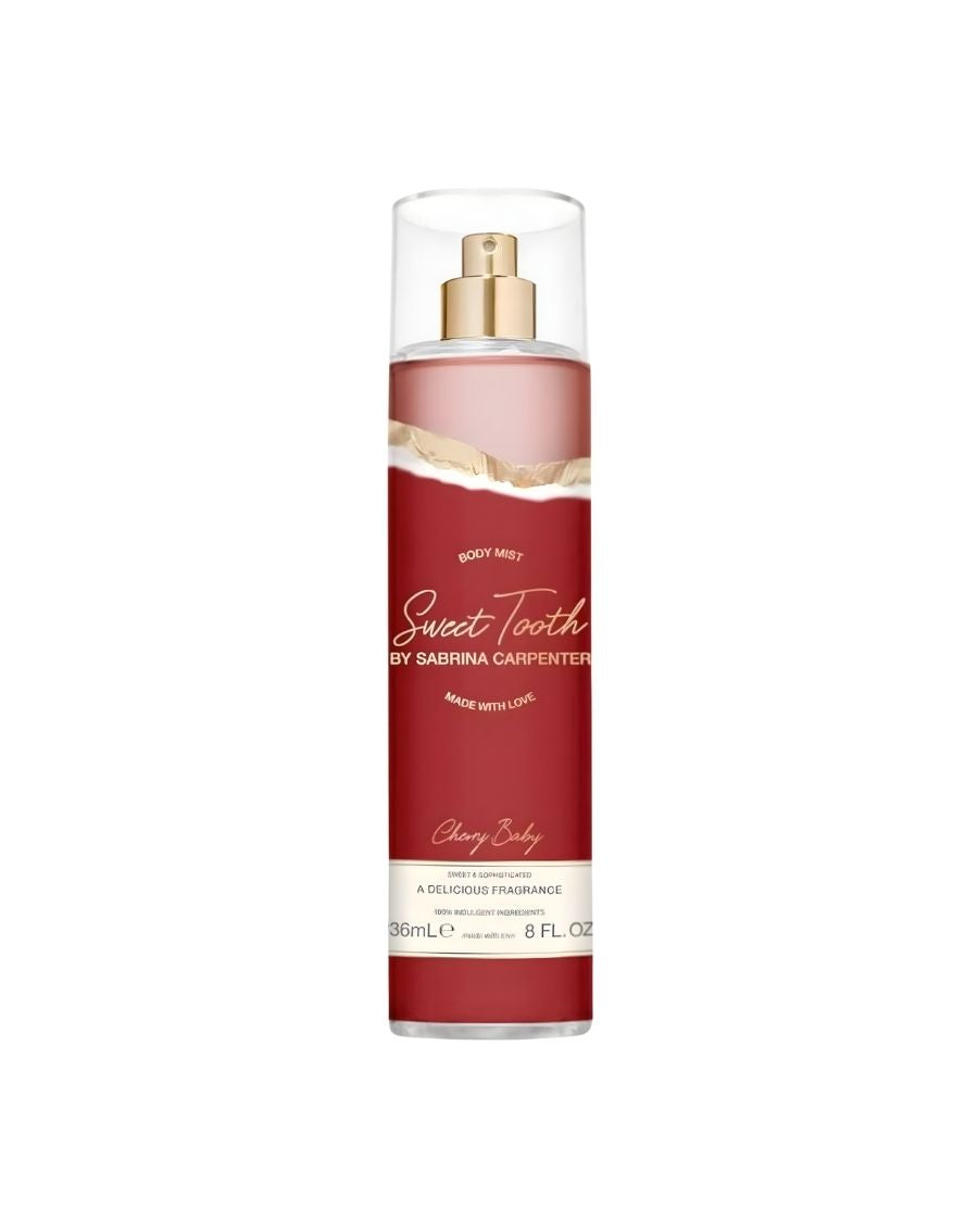 Sabrina Carpenter Sweet Tooth Cherry Baby Body Mist 236 ml en frasco cilíndrico rojo cereza con detalles de marca en dorado.